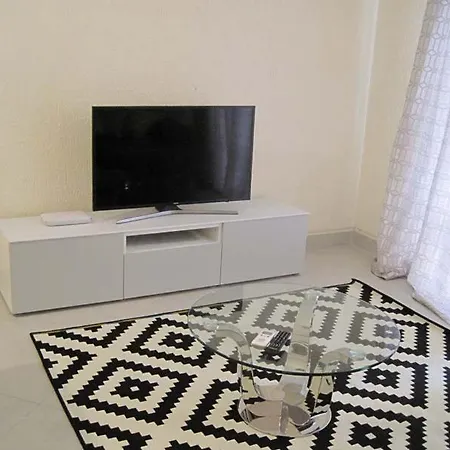 شقة Sleeps 4 With Air Con And Wifi